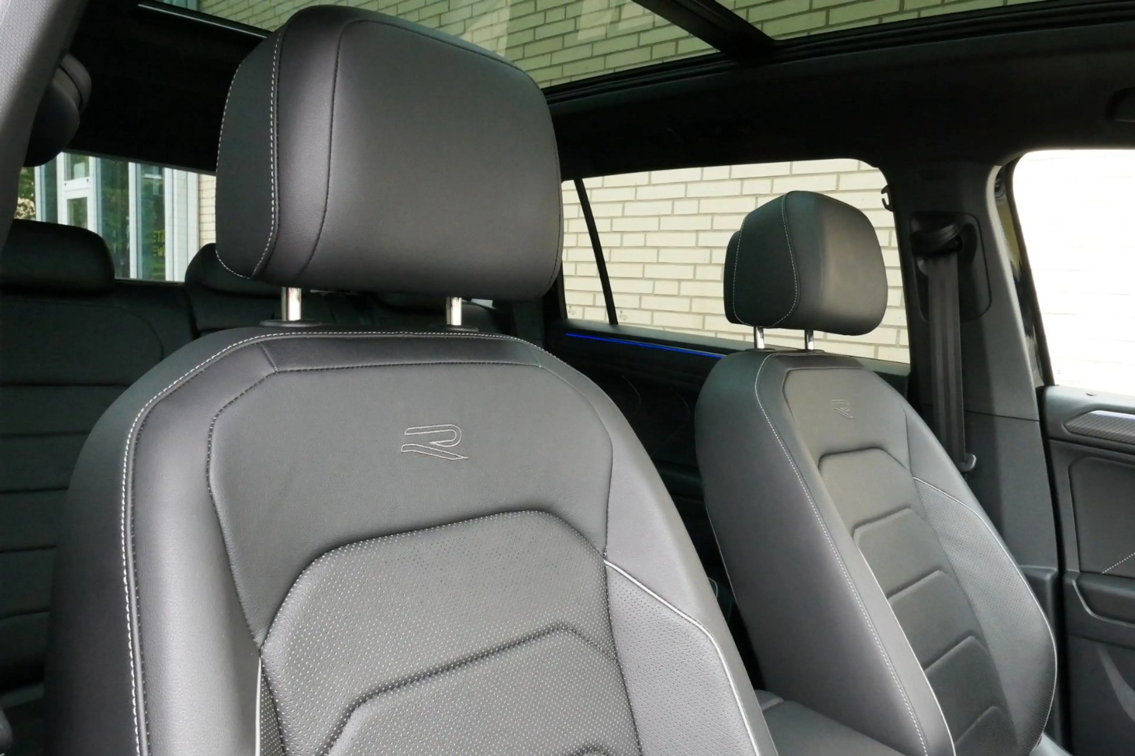 Volkswagen Tiguan Allspace R-LINE V-Leder Pano 360° Stndhzg — photo 11