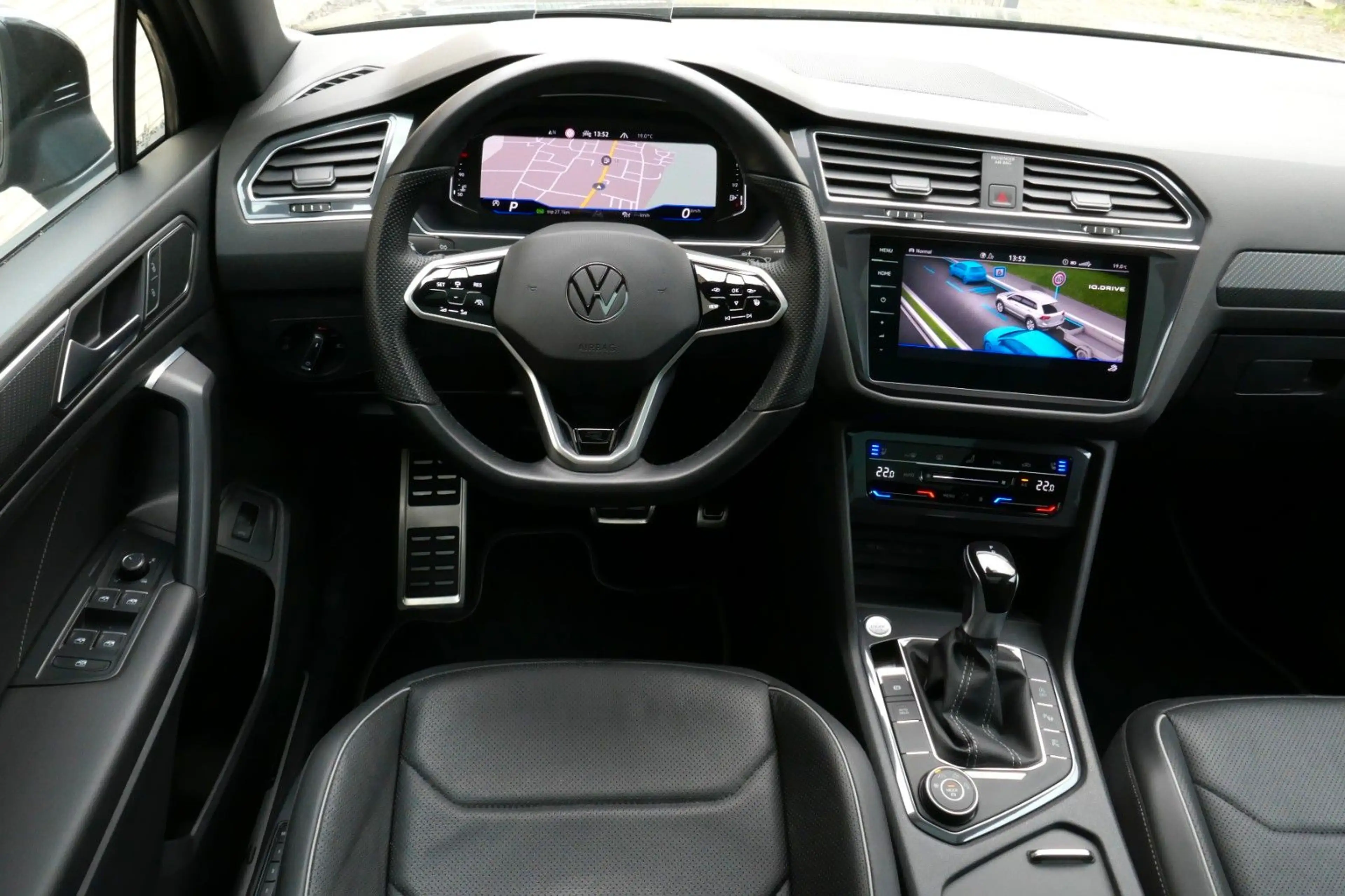 Volkswagen Tiguan Allspace R-LINE V-Leder Pano 360° Stndhzg — photo 9
