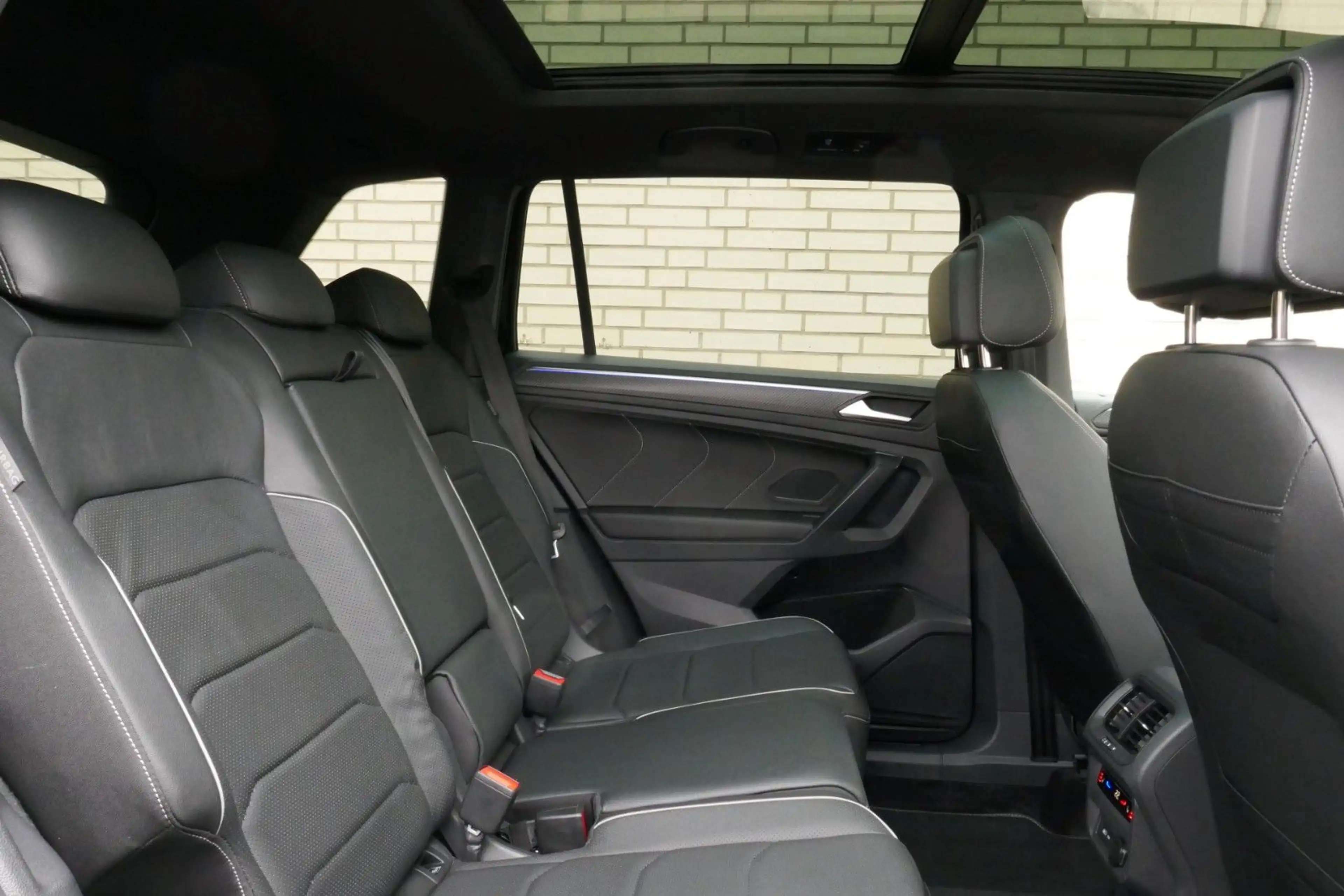 Volkswagen Tiguan Allspace R-LINE V-Leder Pano 360° Stndhzg — photo 12