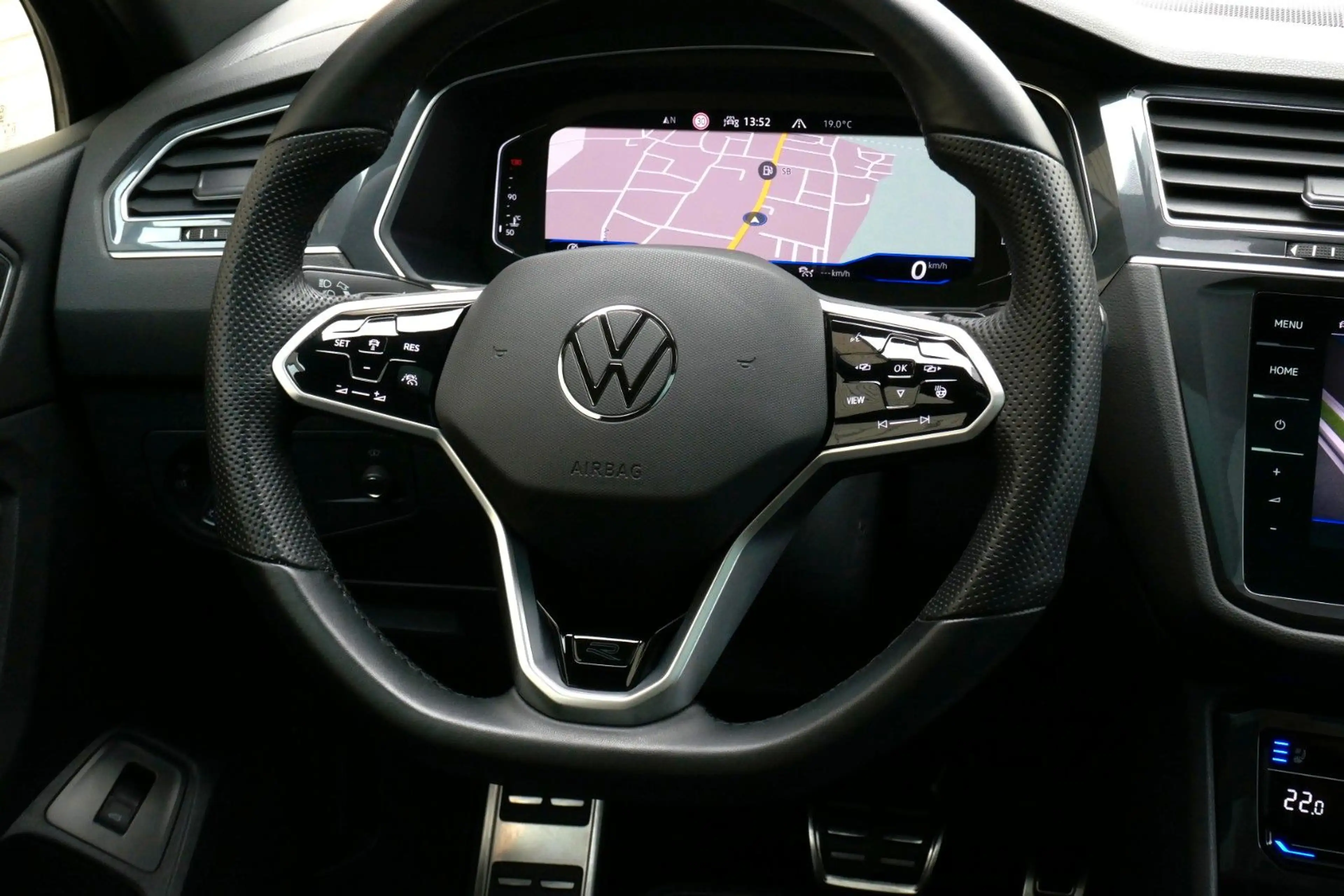 Volkswagen Tiguan Allspace R-LINE V-Leder Pano 360° Stndhzg — photo 13