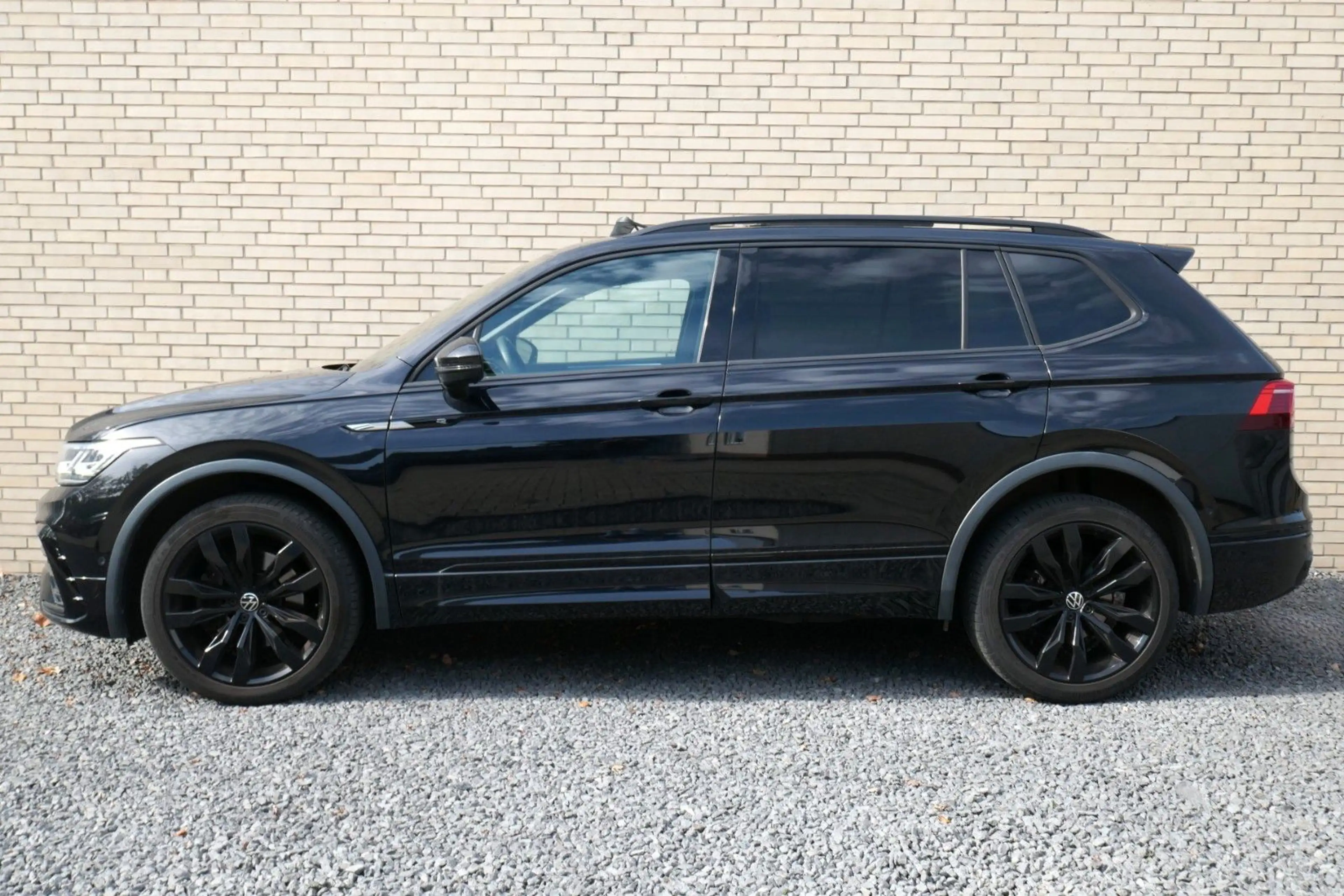 Volkswagen Tiguan Allspace R-LINE V-Leder Pano 360° Stndhzg — photo 4