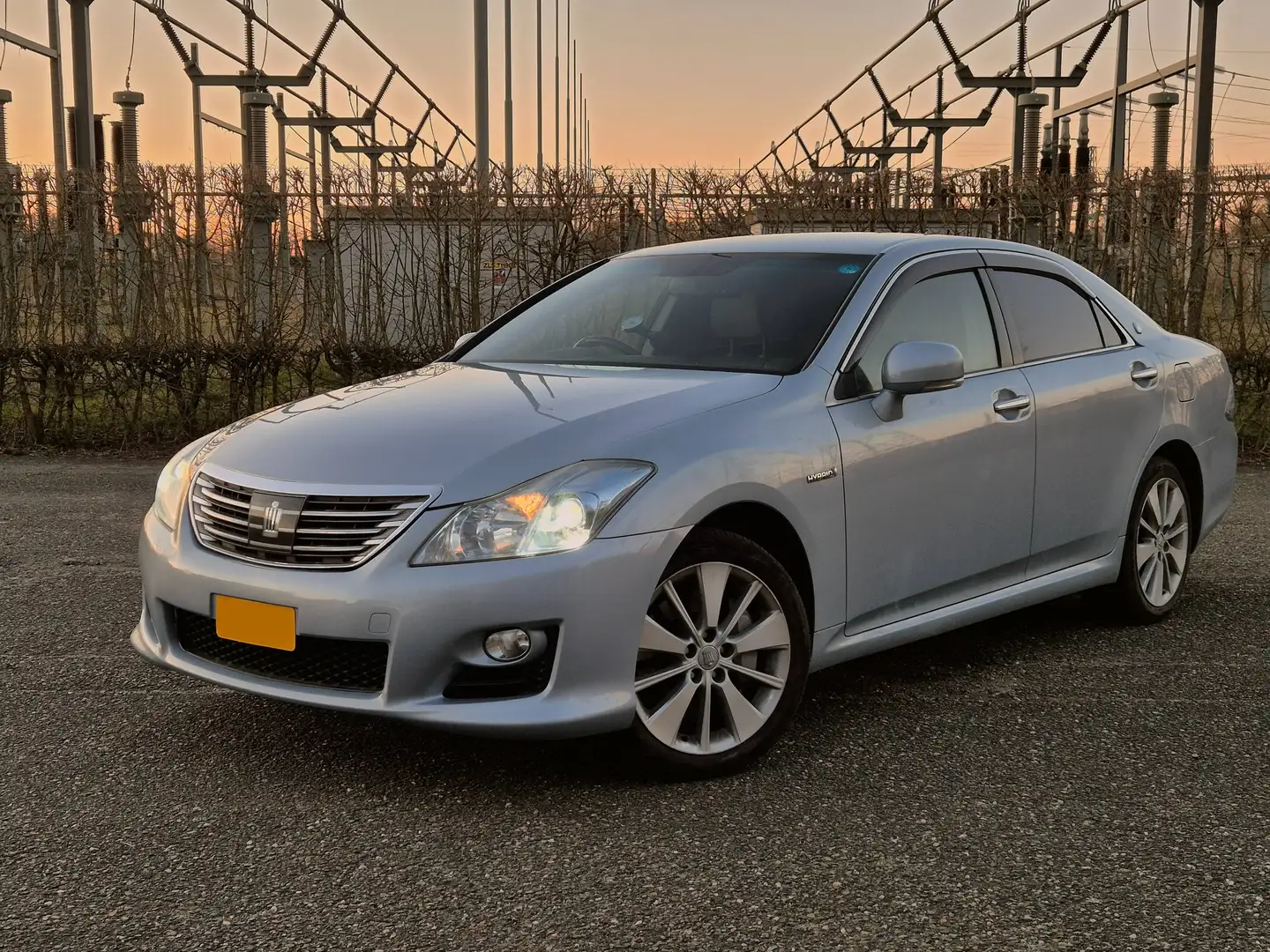 Toyota Crown 3,5 Hybrd Blau - 1
