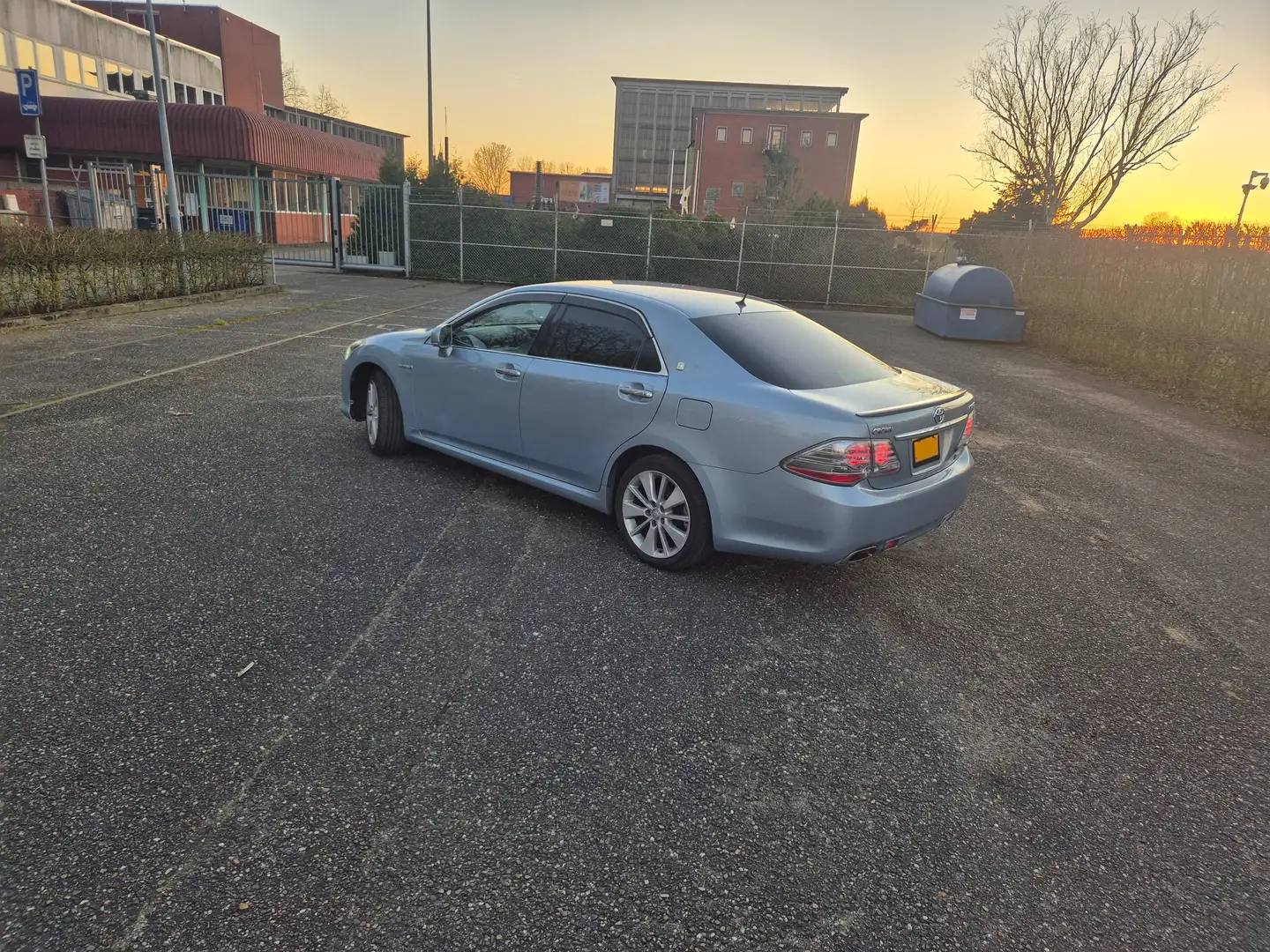 Toyota Crown 3,5 Hybrd Blau - 2