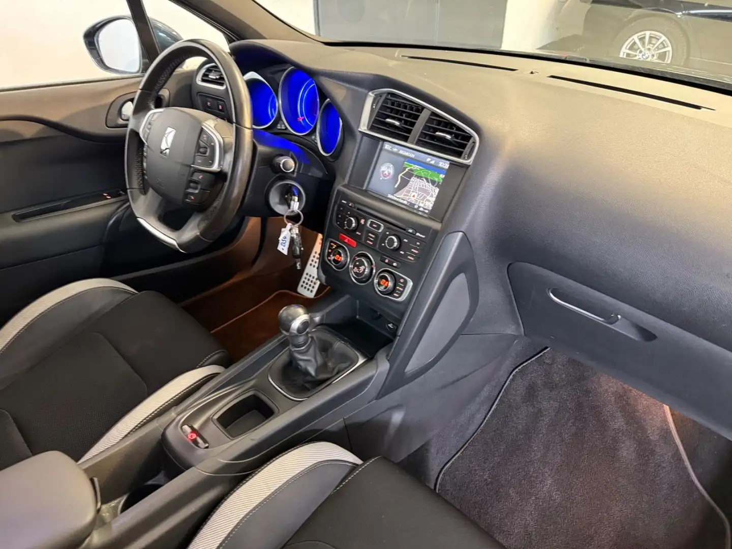Citroen DS4 1.6 SO CHIC*KLIMA*BT TEL*T.LEDER*NAVI*BC*LM* Сірий - 2