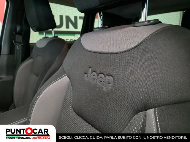 Jeep Renegade view 21