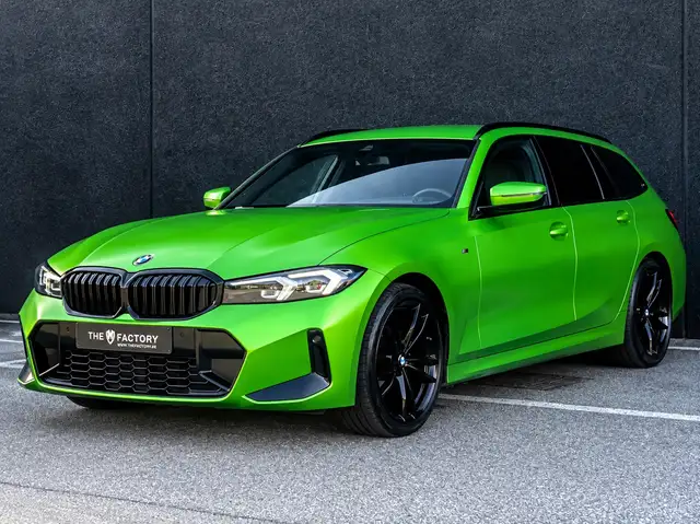 BMW 318 BMW 318i Touring Individual | M Sport | Trekhaak | 19" M