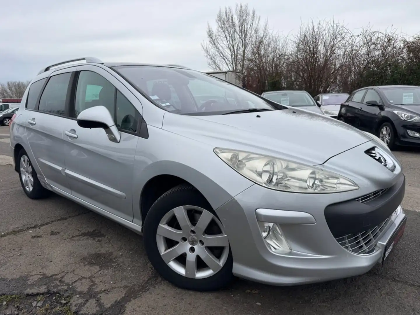 Peugeot 308 SW 2.0HDi 136CH Premium Grau - 2