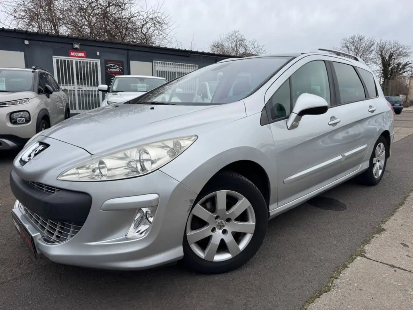 Peugeot 308 SW 2.0HDi 136CH Premium Grau - 1