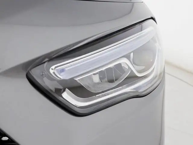 Mercedes-Benz GLA view 8