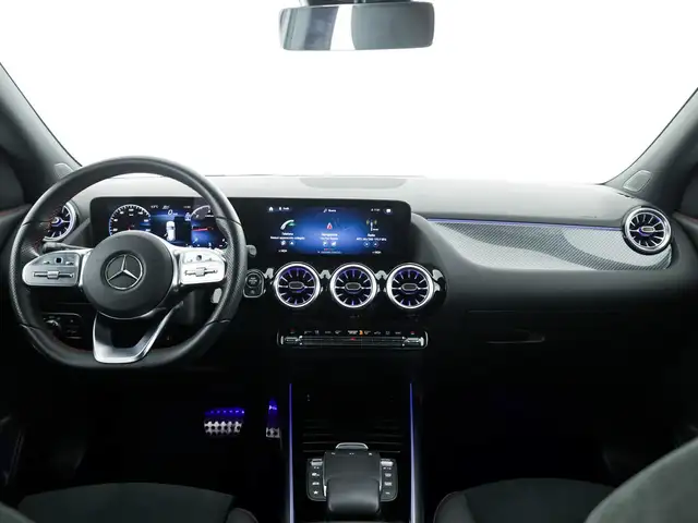 Mercedes-Benz GLA view 9