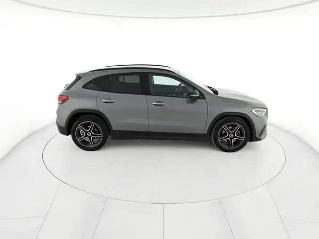 Mercedes-Benz GLA view 5
