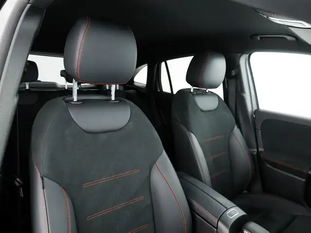 Mercedes-Benz GLA view 12