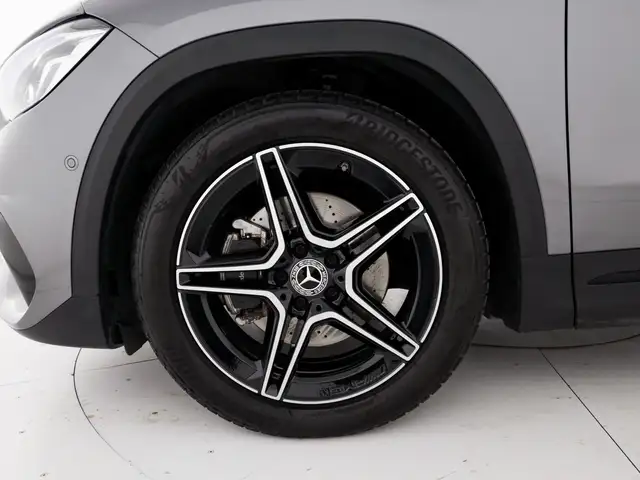 Mercedes-Benz GLA view 7