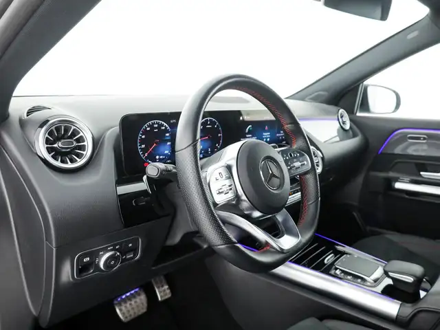 Mercedes-Benz GLA view 11