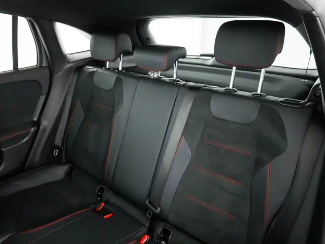 Mercedes-Benz GLA view 14
