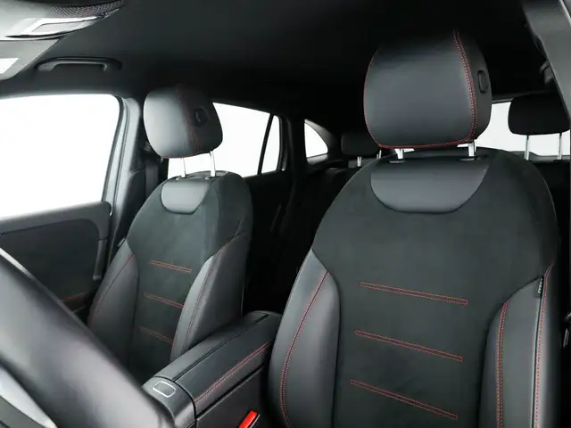 Mercedes-Benz GLA view 13