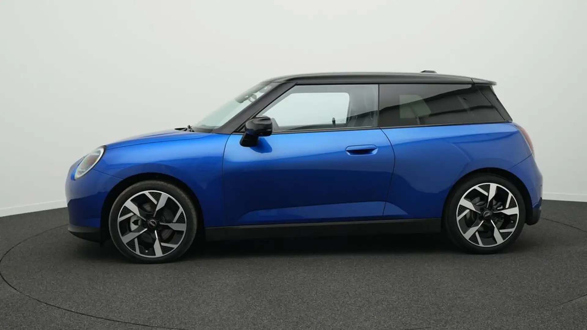 MINI Cooper SE Favoured Trim Blau - 2