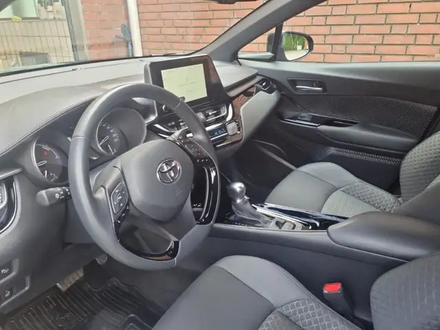 Toyota C-HR view 23