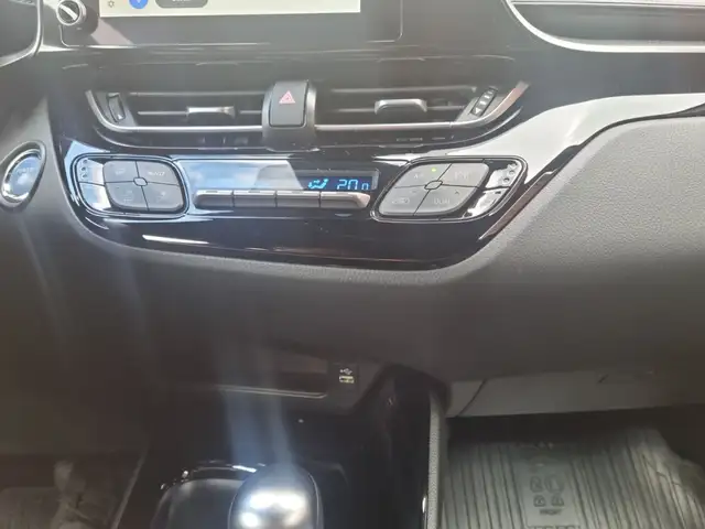 Toyota C-HR view 17