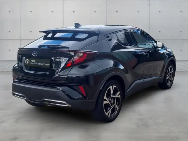 Toyota C-HR view 2