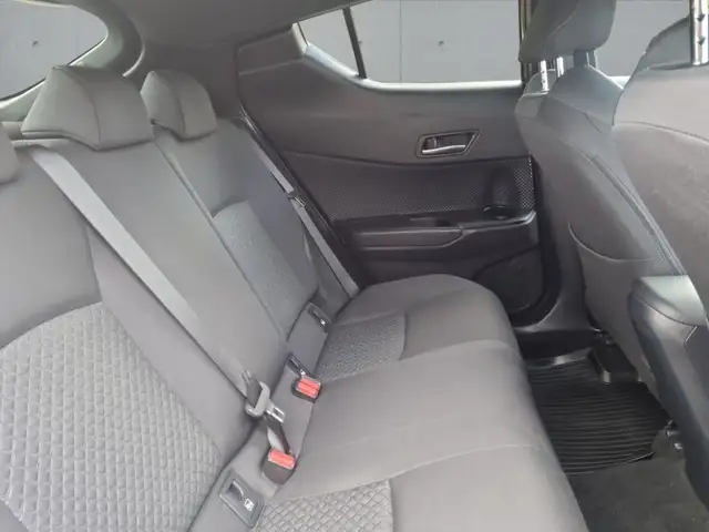 Toyota C-HR view 11