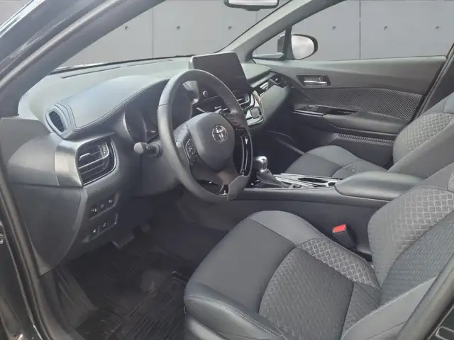 Toyota C-HR view 9