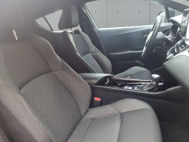 Toyota C-HR view 10