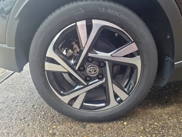 Toyota C-HR view 20