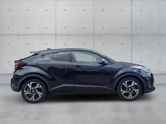Toyota C-HR view 4