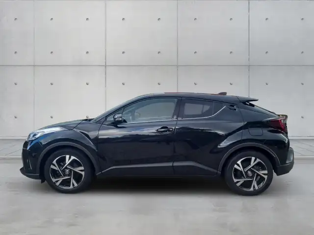 Toyota C-HR view 3