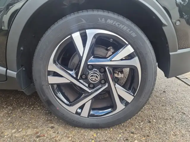 Toyota C-HR view 21