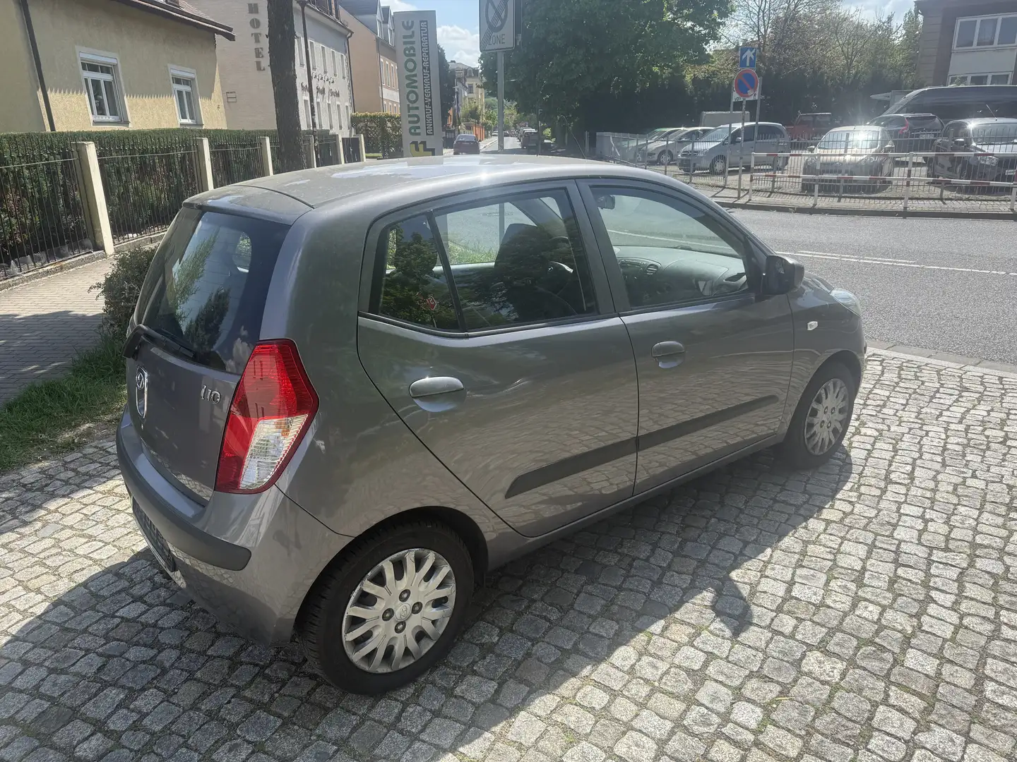 Hyundai i10 1.1 Edition Plus Gris - 2