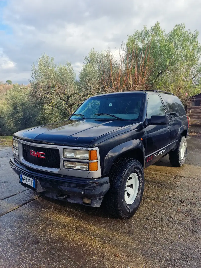 GMC Yukon GT - 1