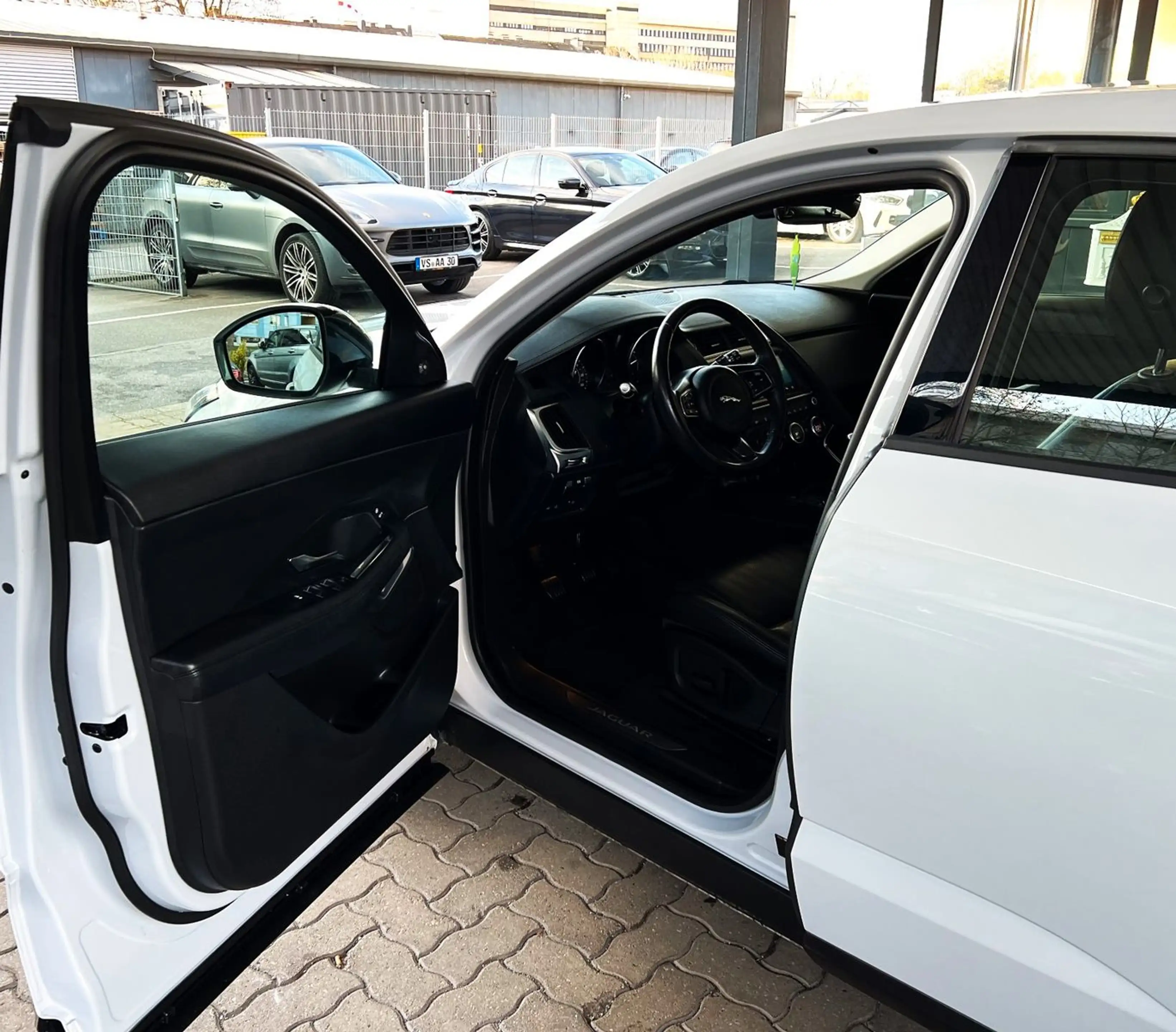 Jaguar E-Pace S/Leder/Kamera/Sitzheizung/2,0 Ltr./110KW — photo 10
