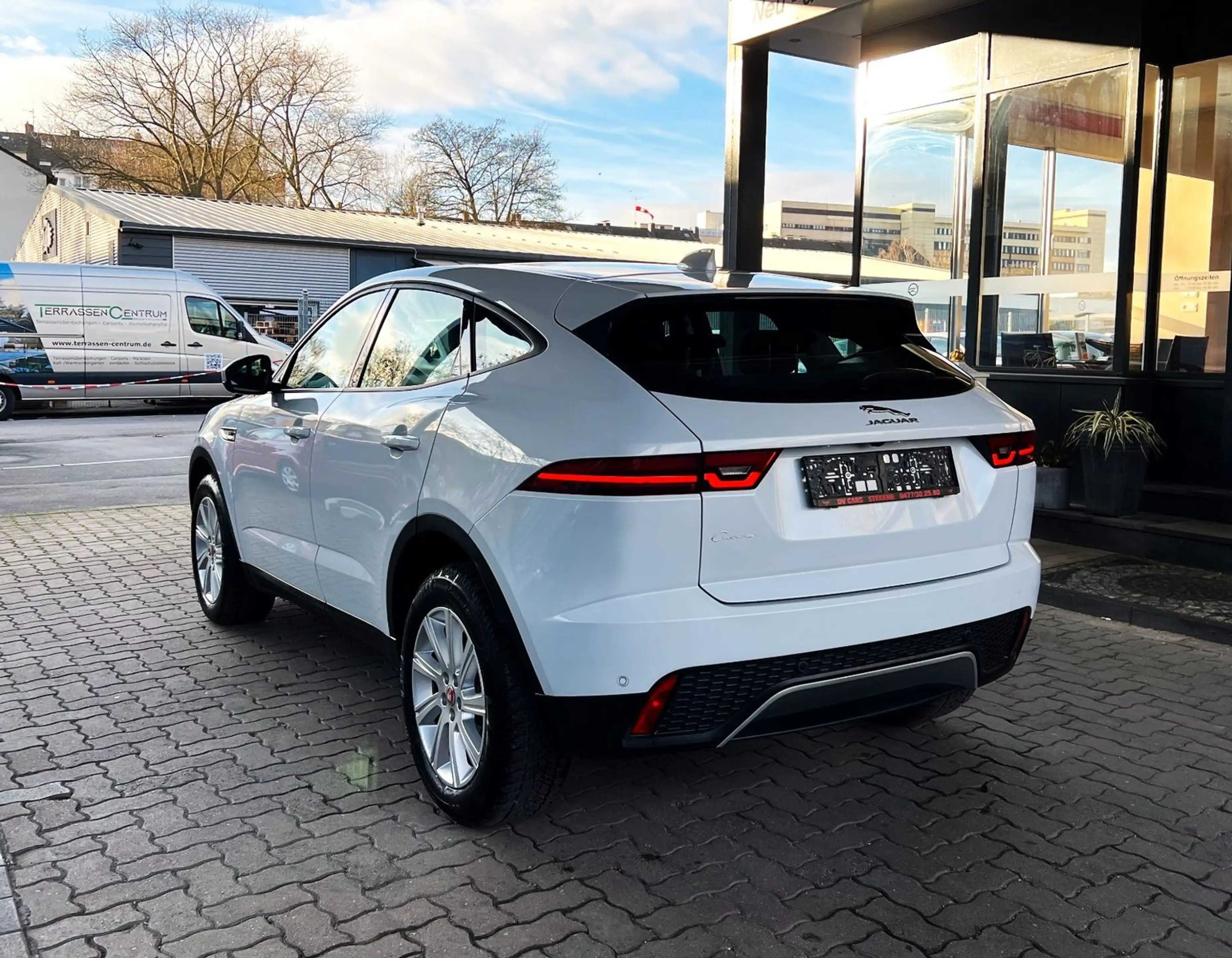 Jaguar E-Pace S/Leder/Kamera/Sitzheizung/2,0 Ltr./110KW — photo 6