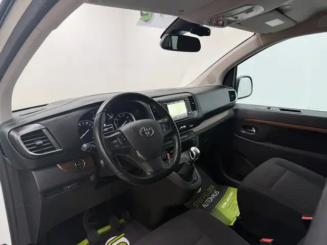 Toyota Proace Verso view 10