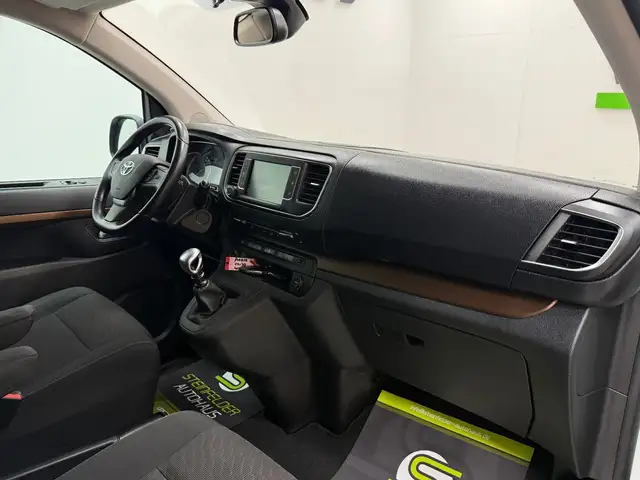 Toyota Proace Verso view 11
