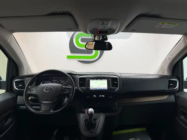 Toyota Proace Verso view 18
