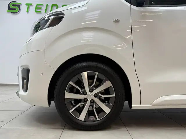 Toyota Proace Verso view 5