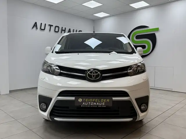 Toyota Proace Verso view 2
