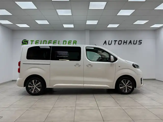 Toyota Proace Verso view 9