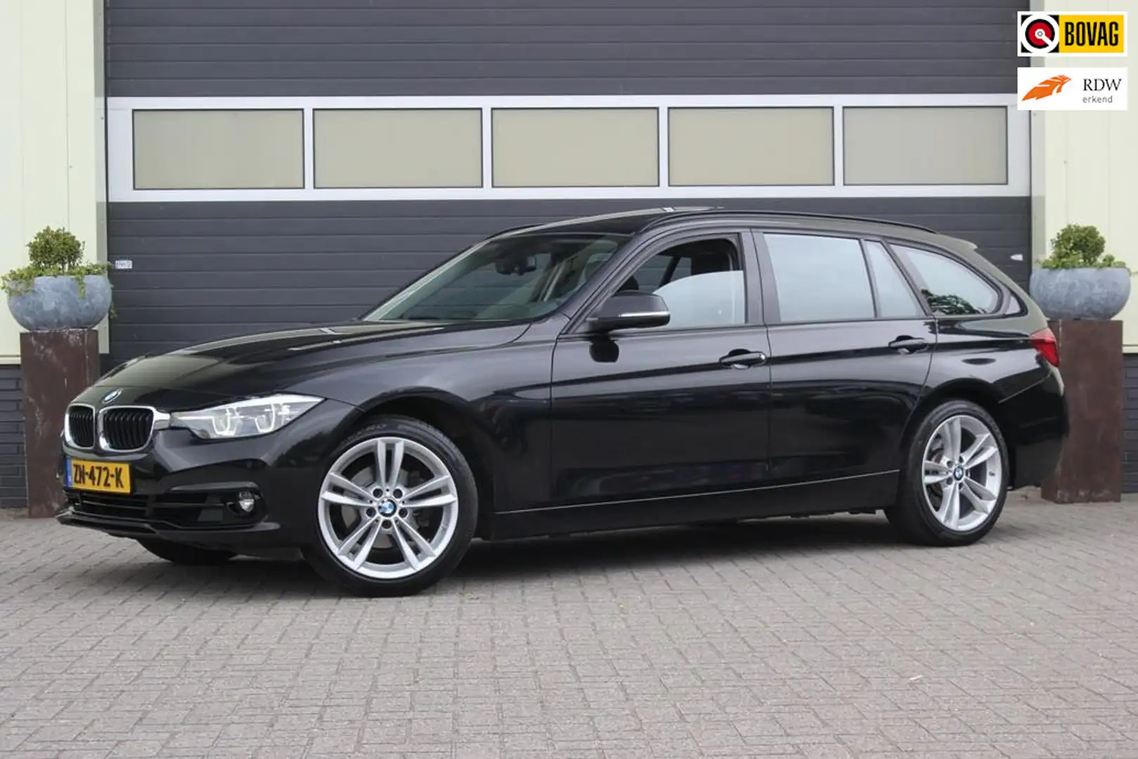 BMW 320 3-serie Touring 320i High Executive | Trekhaak | Zwart - 1