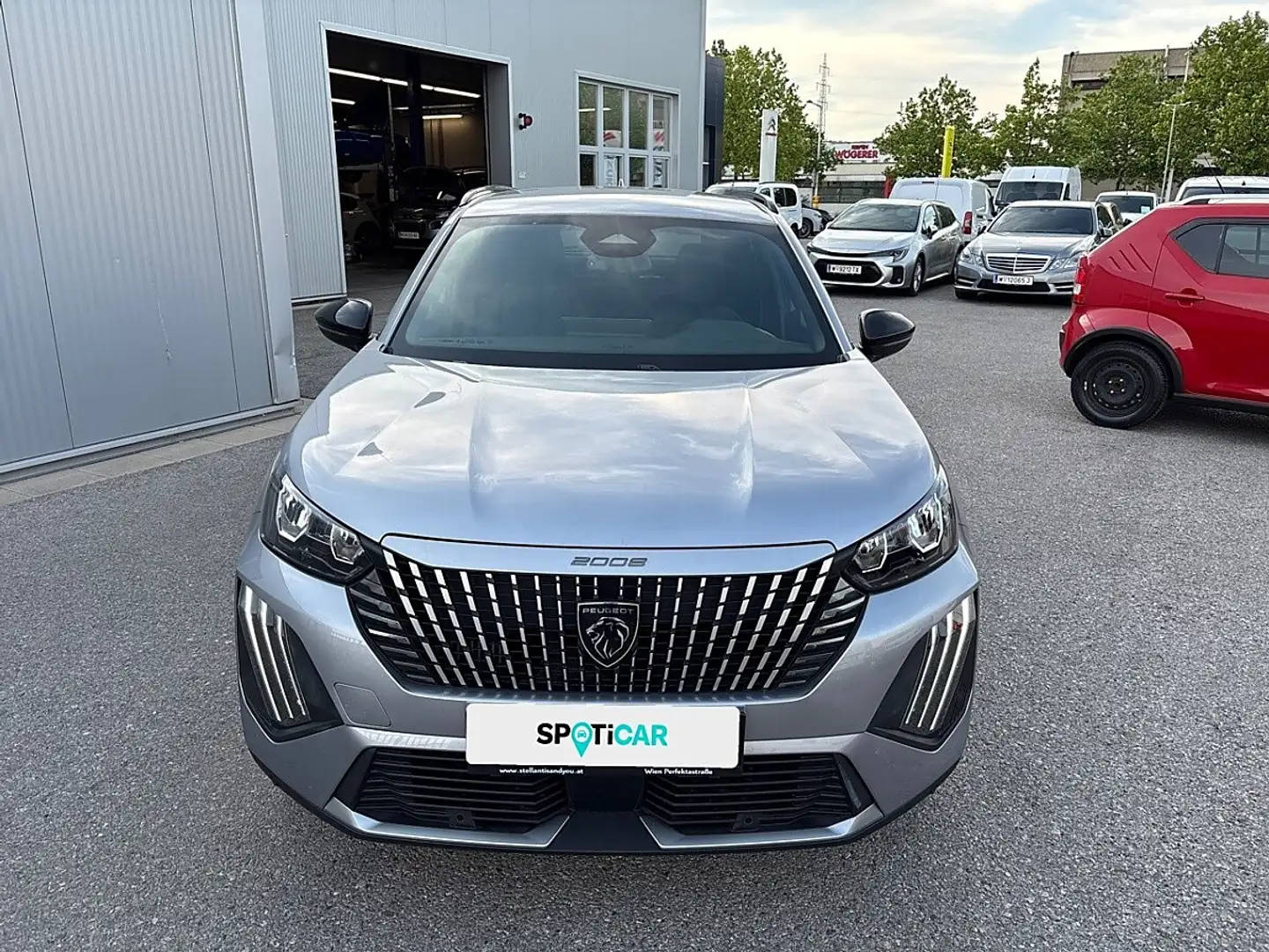 Peugeot 2008 ALLURE Hybrid 1 Grau - 2