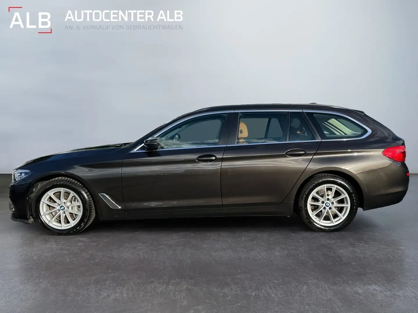 BMW 540 d xDrive Touring/HEAD-UP/AHK/1.HAND/LEDER/ Braun - 2