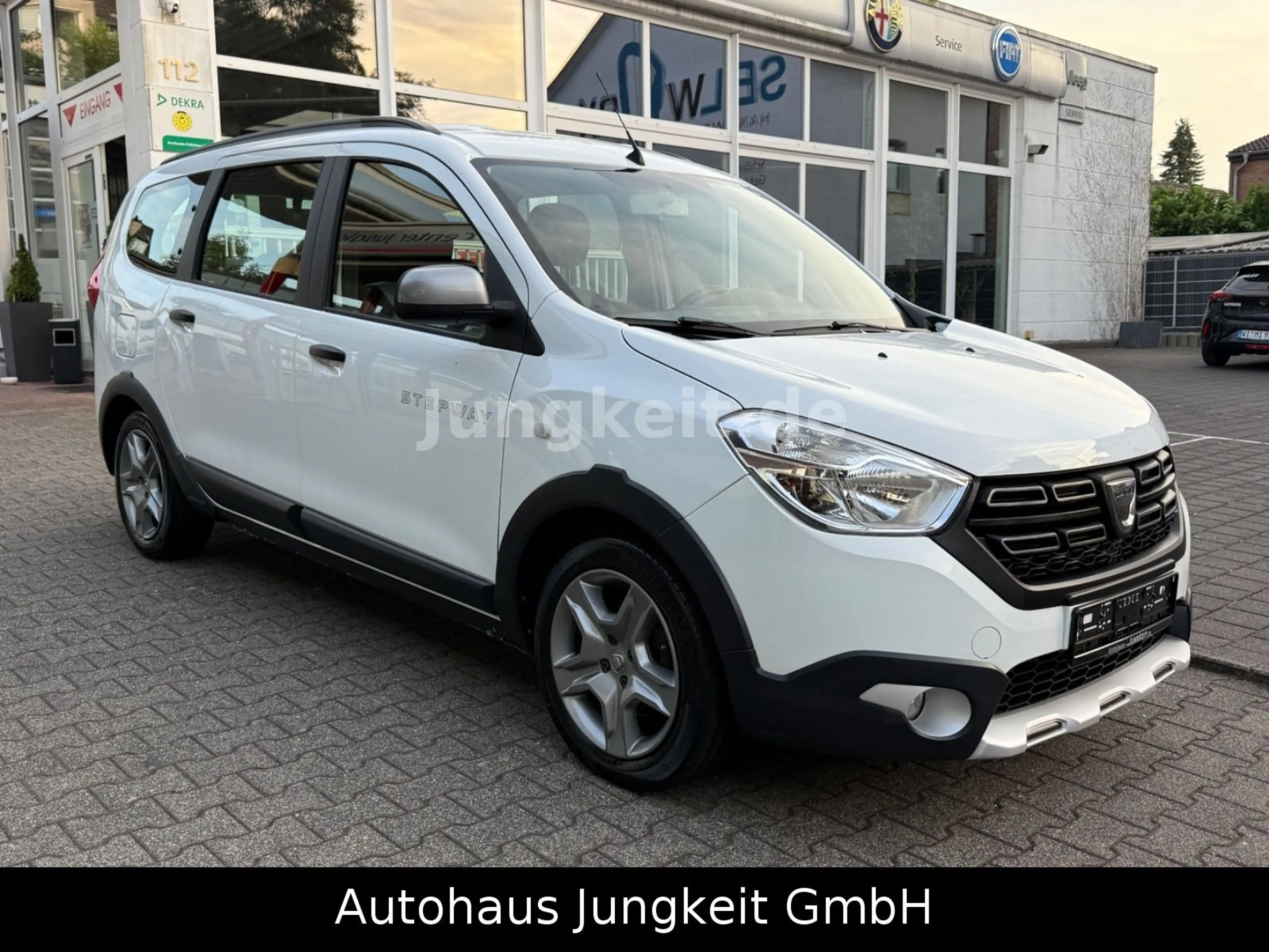 Dacia Lodgy Stepway * 7 Sitzer*R-Kamera*Navigation*AHK — photo 3