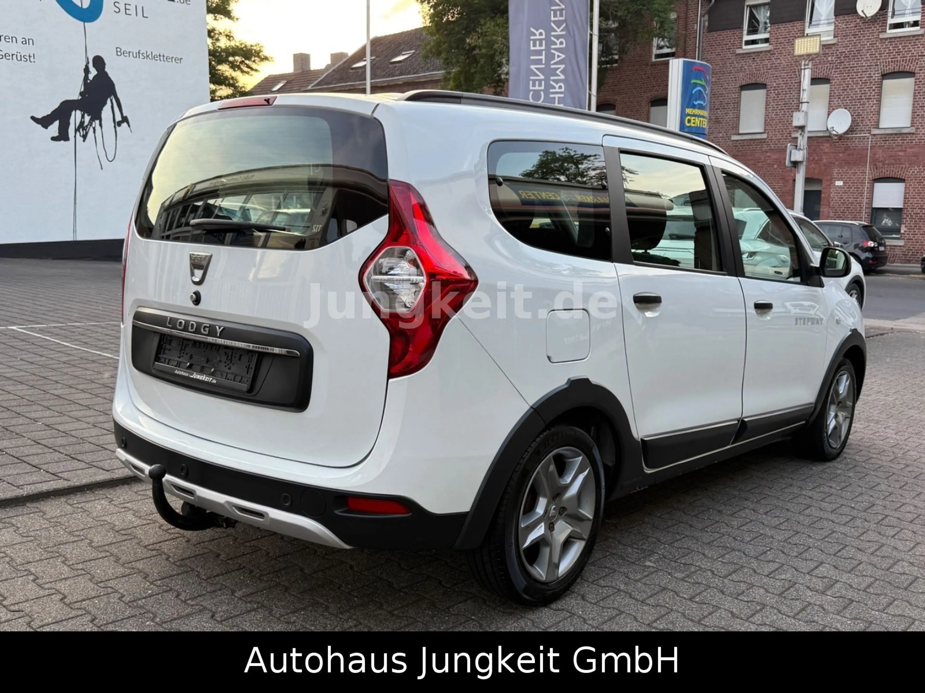 Dacia Lodgy Stepway * 7 Sitzer*R-Kamera*Navigation*AHK — photo 5