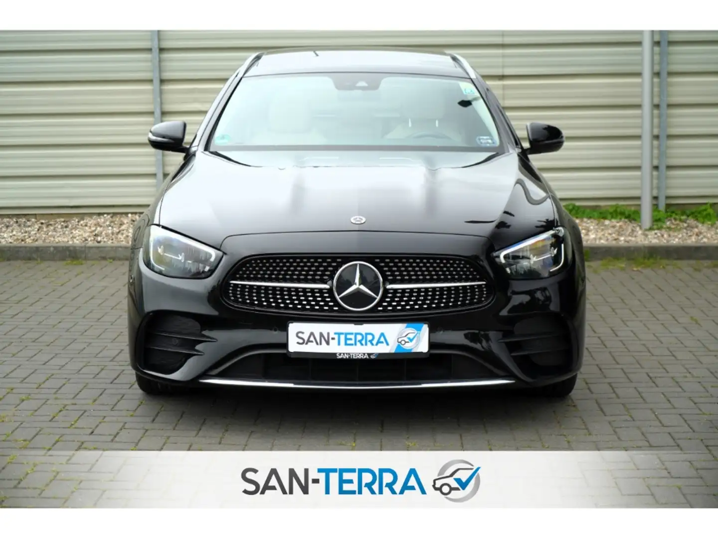 Mercedes-Benz E 220 AMG AVANTGARDE PANO*LEDER*MBUX*WIDE*KEYLESS-GO*LED Schwarz - 2