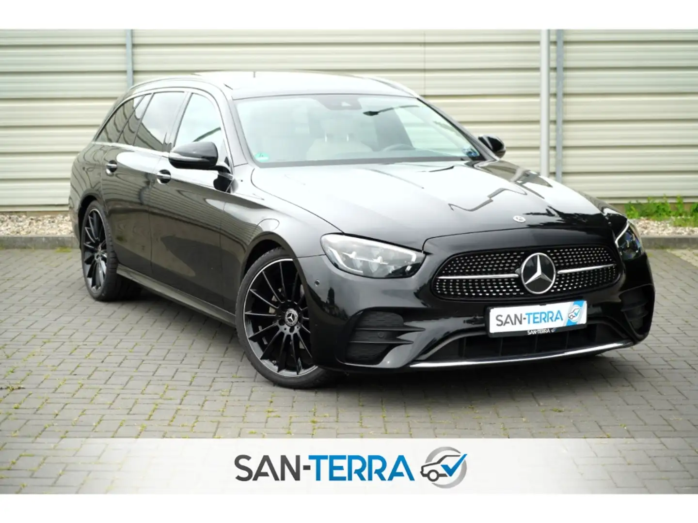 Mercedes-Benz E 220 AMG AVANTGARDE PANO*LEDER*MBUX*WIDE*KEYLESS-GO*LED Schwarz - 1