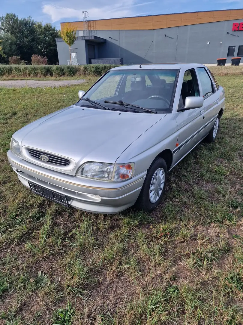Ford Escort 16V Ghia - 1