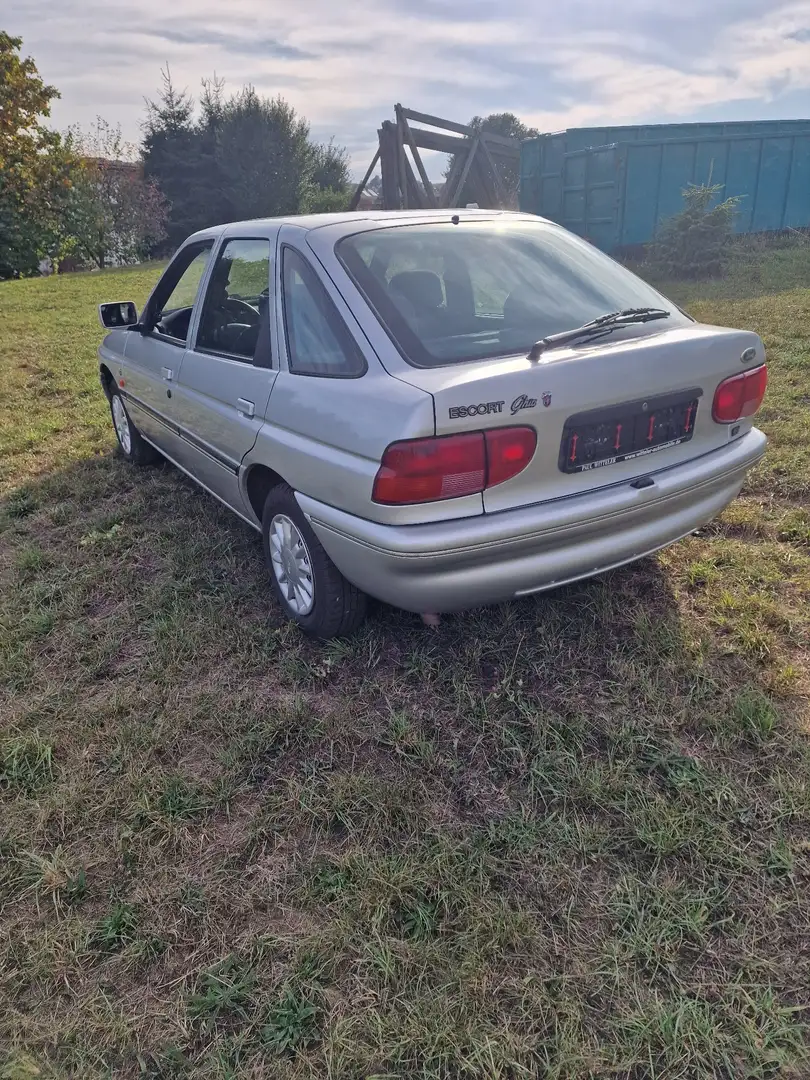 Ford Escort 16V Ghia - 2